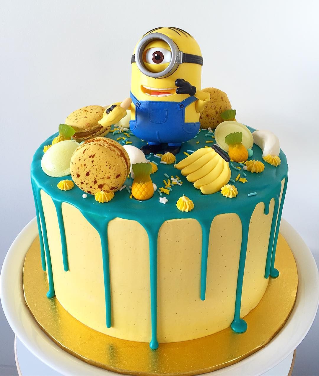 2 KG Minion customized Cake, Super Cake- Online Cake delivery in ...
