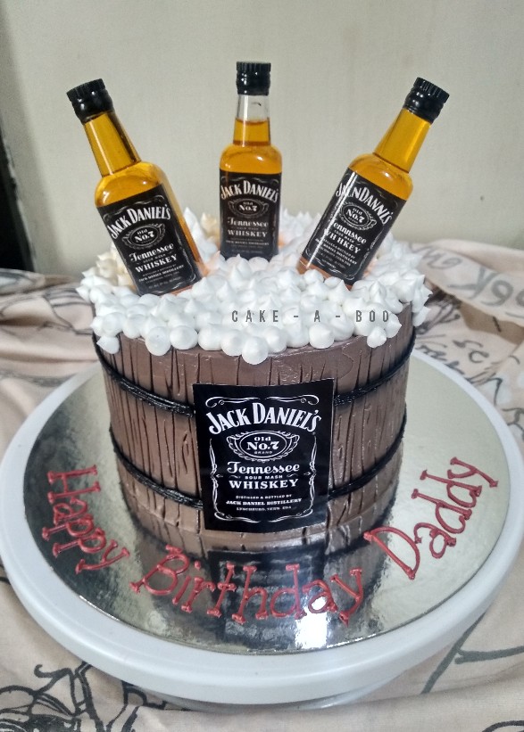 1 5 Kg Whiskey Theme Cake Super Cake Online Cake Delivery In Noida Cake Shops With Midnight Same Day Delivery