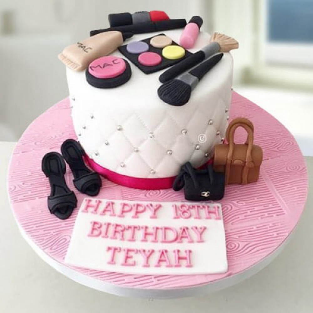 Mac Make Up Kit Cake | bakehoney.com